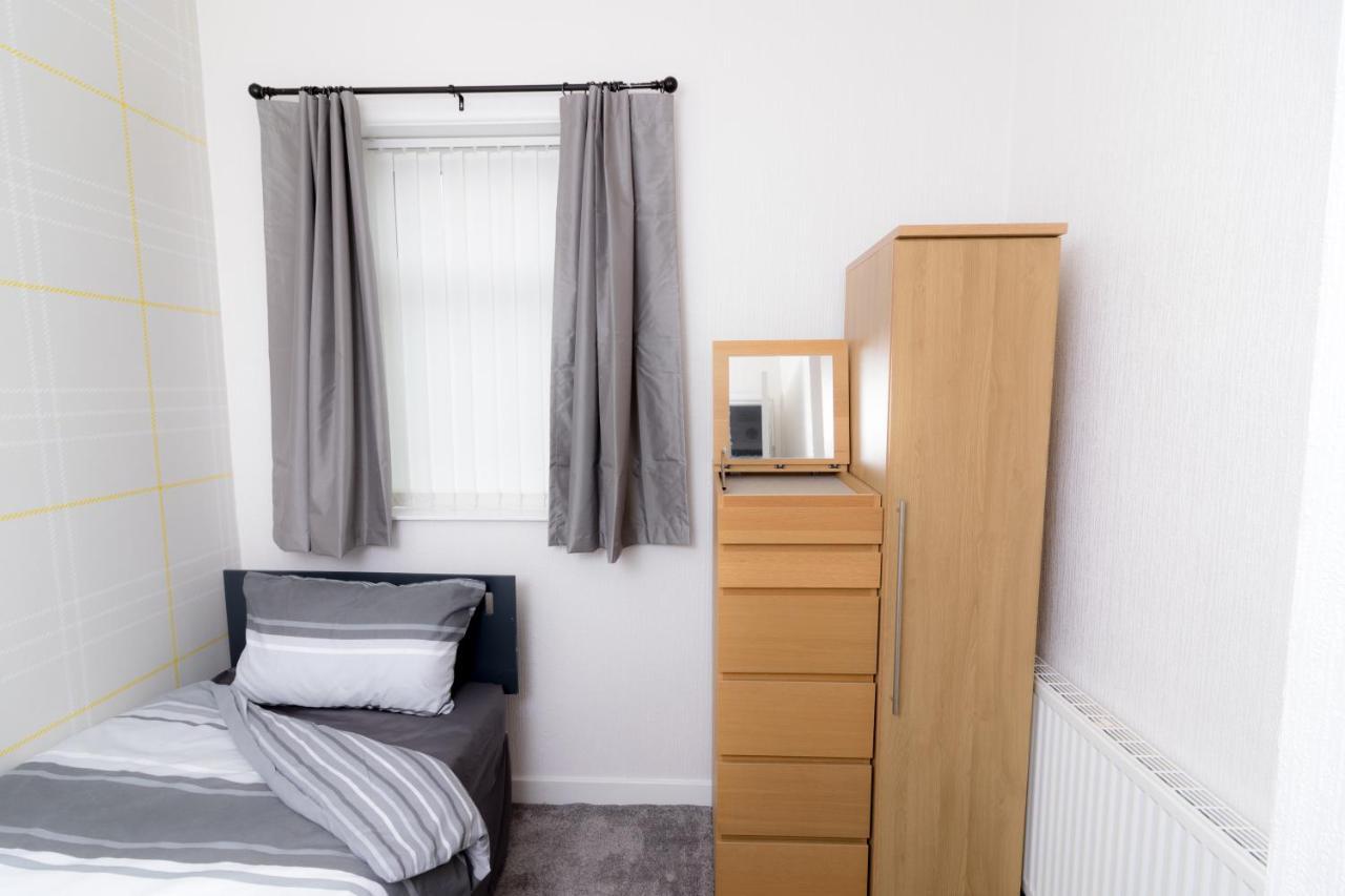 Entire House - 2 Bedroom - 3 Bed - Free Wifi - Tv Clayton-le-Moors Eksteriør billede