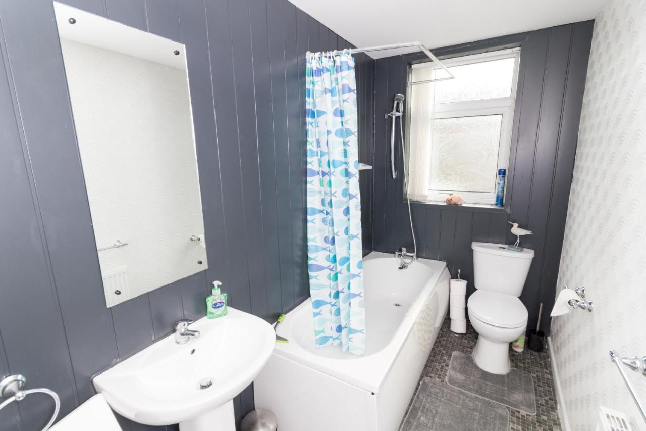 Entire House - 2 Bedroom - 3 Bed - Free Wifi - Tv Clayton-le-Moors Eksteriør billede