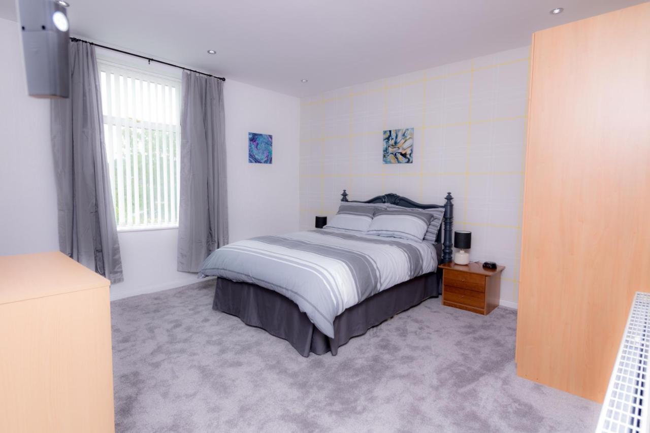 Entire House - 2 Bedroom - 3 Bed - Free Wifi - Tv Clayton-le-Moors Eksteriør billede