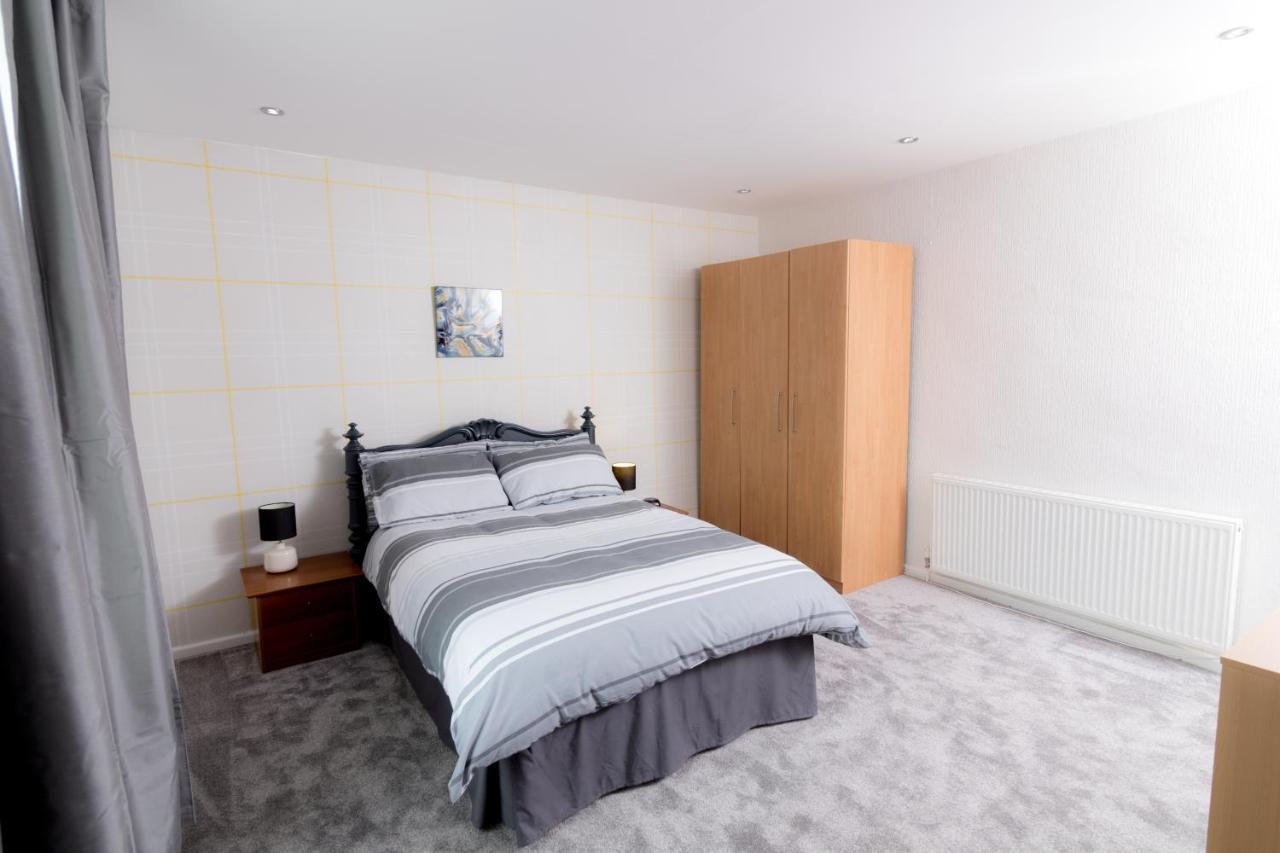 Entire House - 2 Bedroom - 3 Bed - Free Wifi - Tv Clayton-le-Moors Eksteriør billede