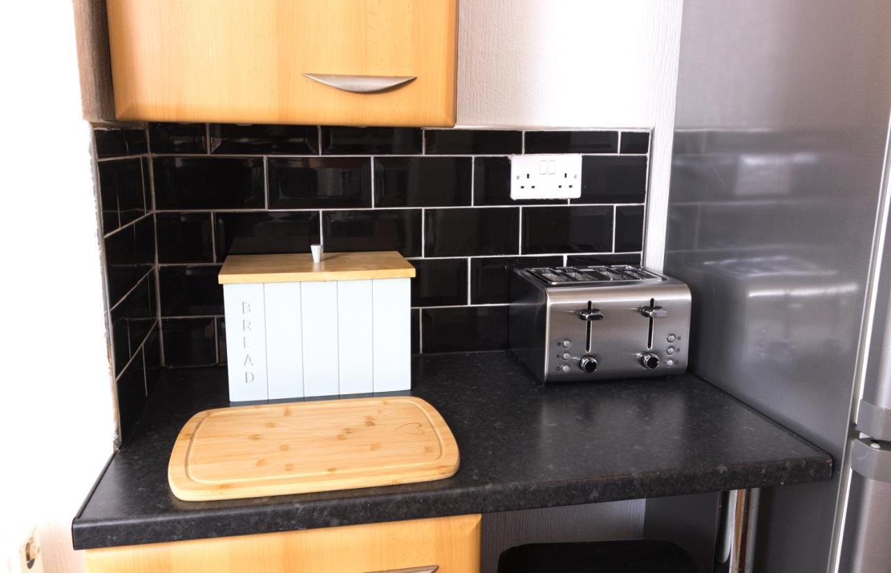 Entire House - 2 Bedroom - 3 Bed - Free Wifi - Tv Clayton-le-Moors Eksteriør billede
